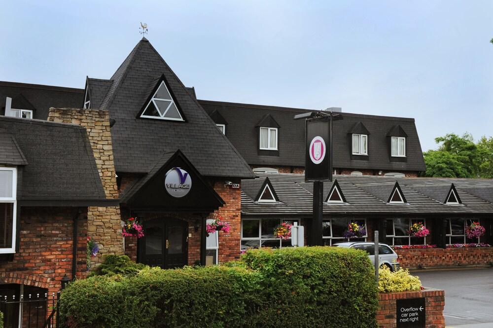 Village Hotel Manchester Гайд Екстер'єр фото